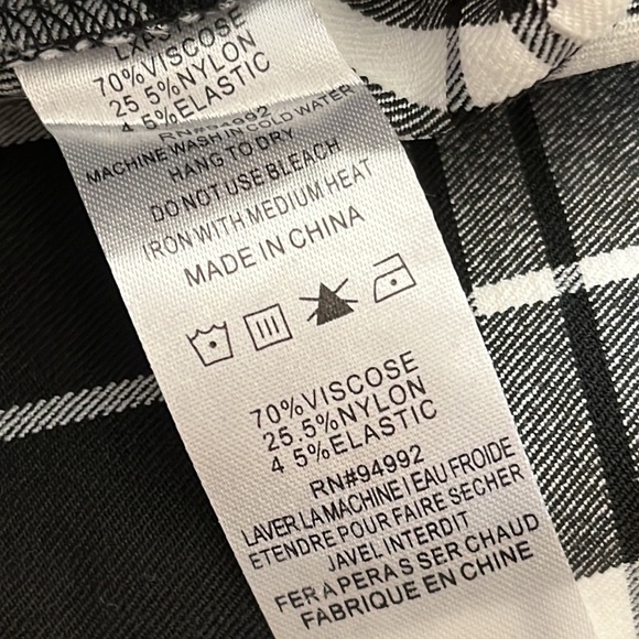 NEW PATRIZIA LUCA
High Waist Capri Pants - Size XS - Picture 4 of 9